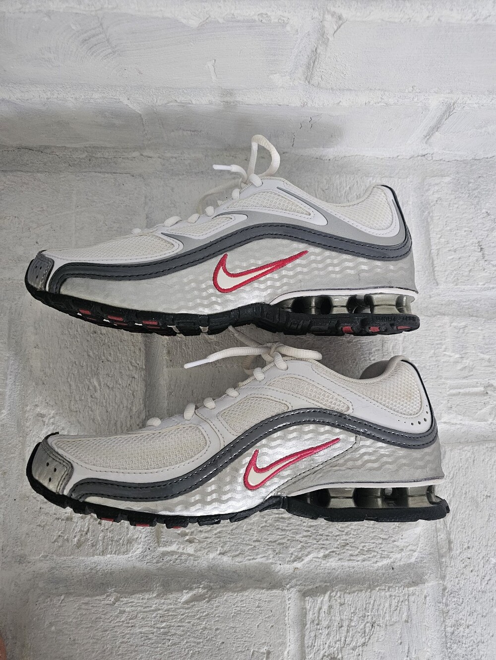 Nike Reax Run 5 Womens  Running Shoes with Pink Swoosh-Size 9
